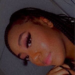 Meet your Posher, Mia